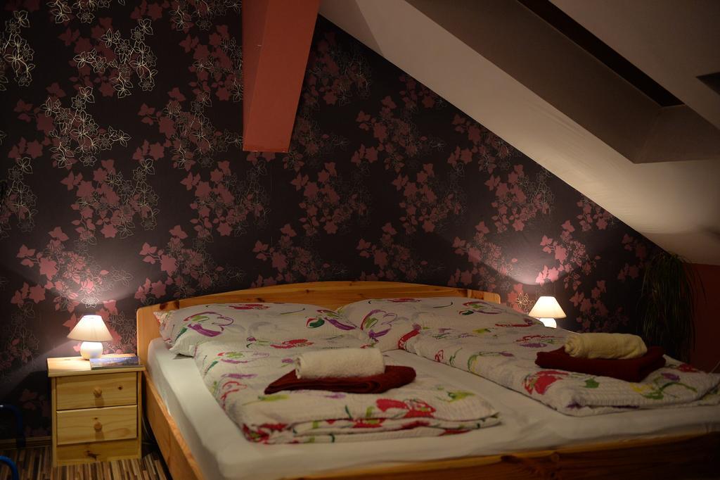 Sopron Eszter Apartman Oda fotoğraf