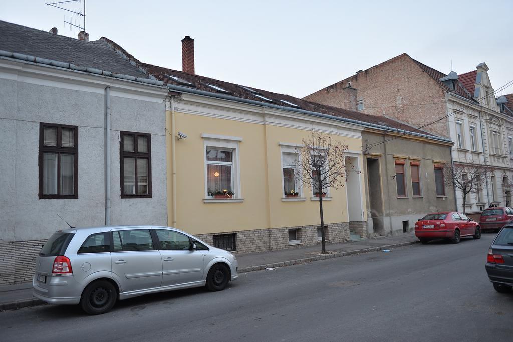 Sopron Eszter Apartman Oda fotoğraf